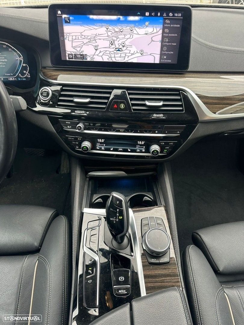 BMW 530 e Line Luxury - 11