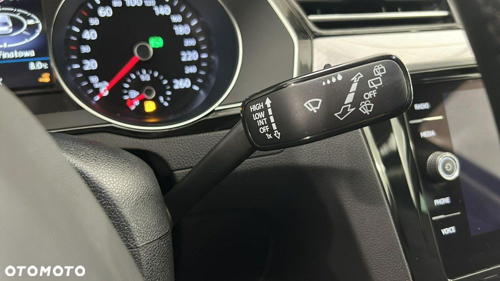 Volkswagen Passat - 24