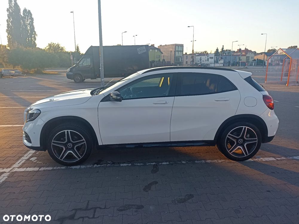 Mercedes-Benz GLA 200 7G-DCT AMG Line - 3
