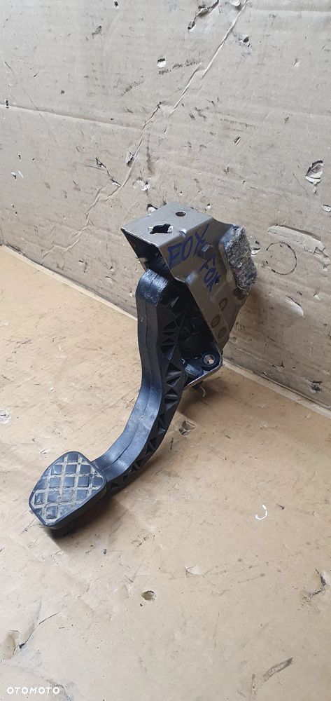 Pedał sprzęgła wysprzęglik pompka VW FOX 6Q0721388D 6Q1721321C - 3