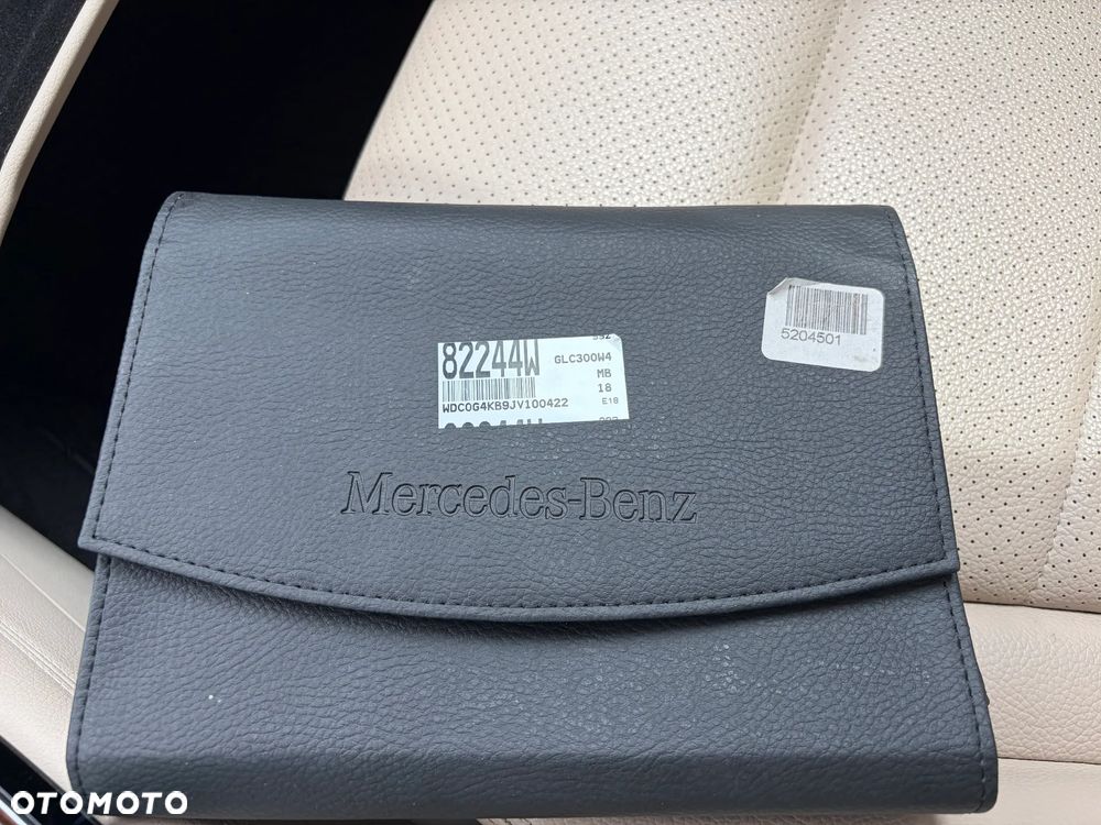 Mercedes-Benz GLC 300 4Matic 9G-TRONIC AMG Line - 21