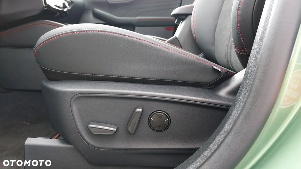 Ford Kuga 2.5 FHEV FWD ST-Line X - 18