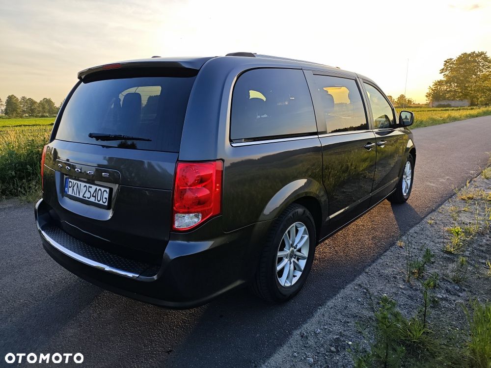 Dodge Grand Caravan - 4