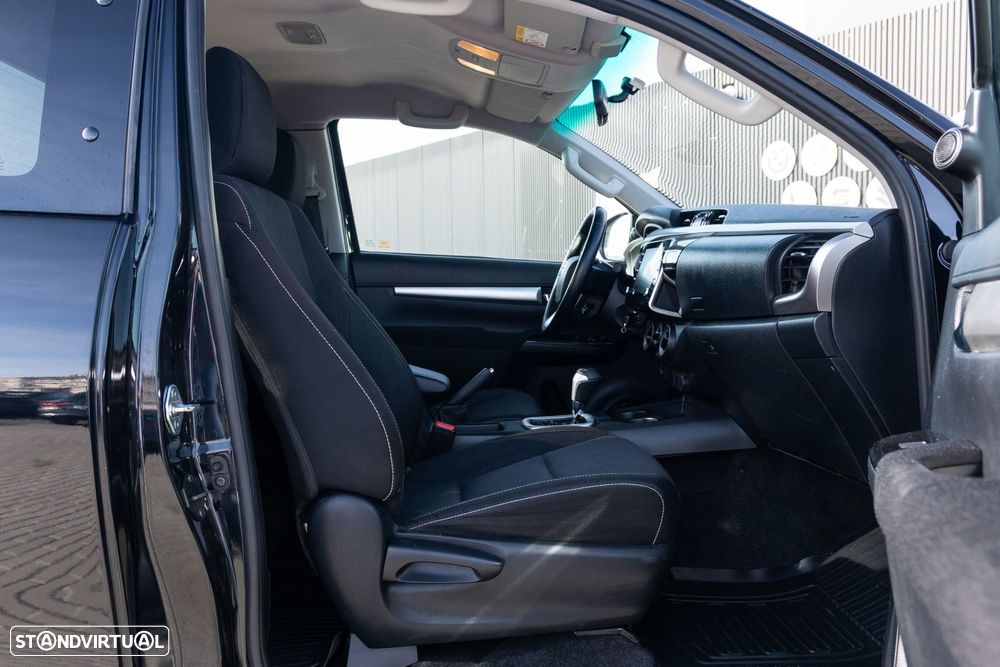 Toyota Hilux 2.4 D-4D 4WD CD Tracker S CA - 11