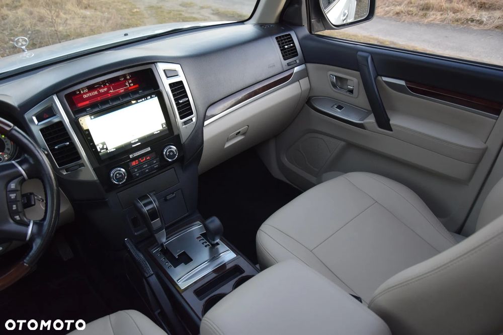 Mitsubishi Pajero - 11