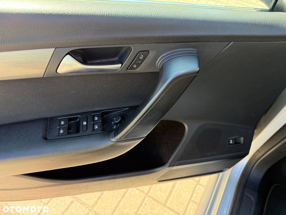 Volkswagen Passat 2.0 TDI Highline - 24