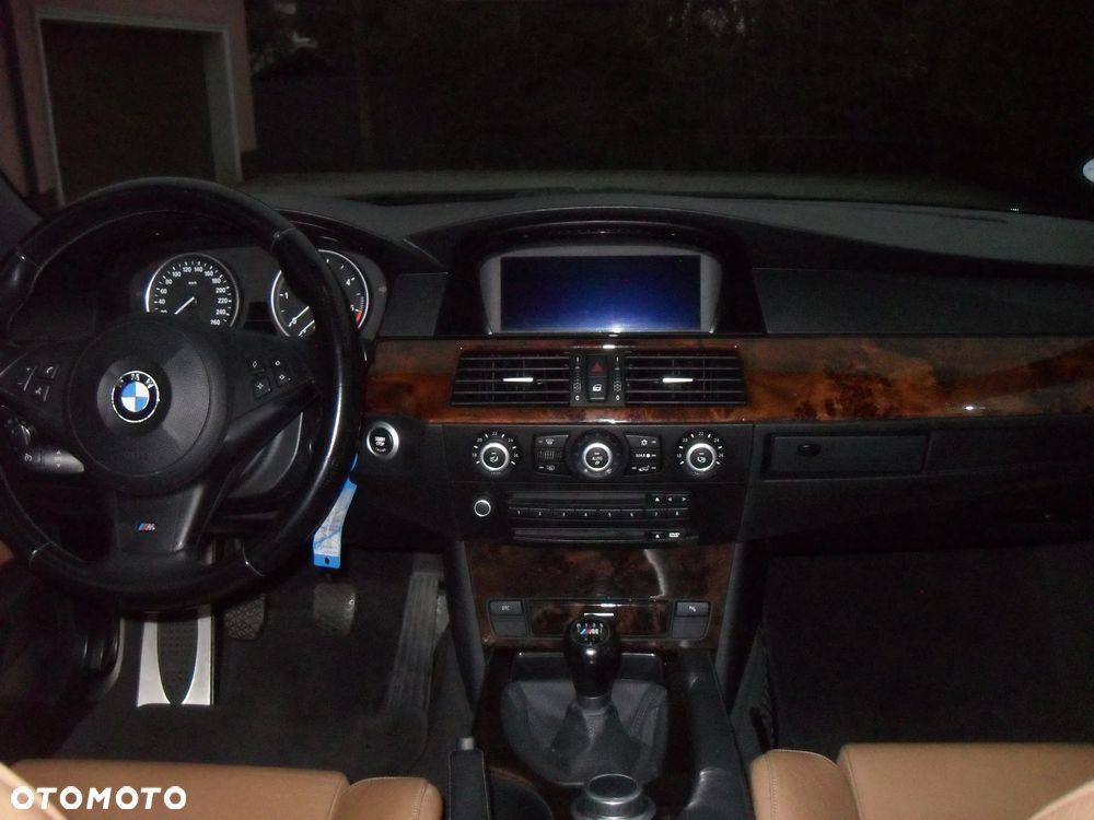 BMW Seria 5 530d xDrive Touring - 15