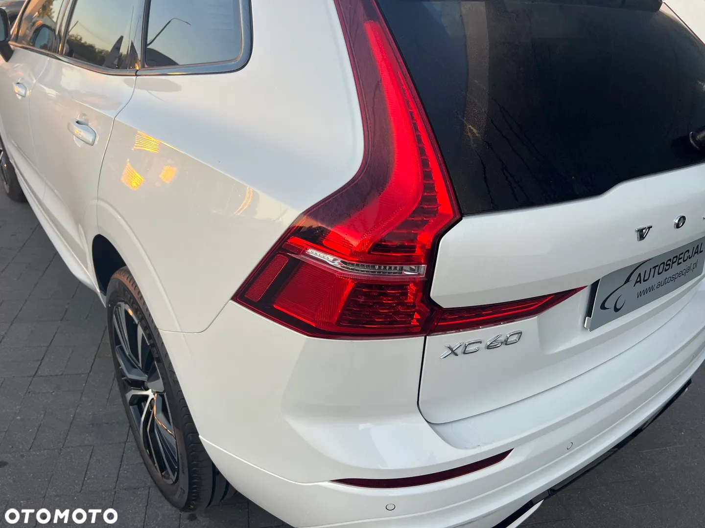 Volvo XC 60 B4 B Plus Dark - 5