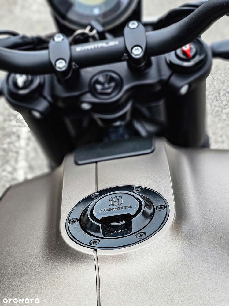 Husqvarna Svartpilen - 15