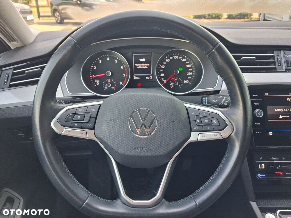 Volkswagen Passat - 11