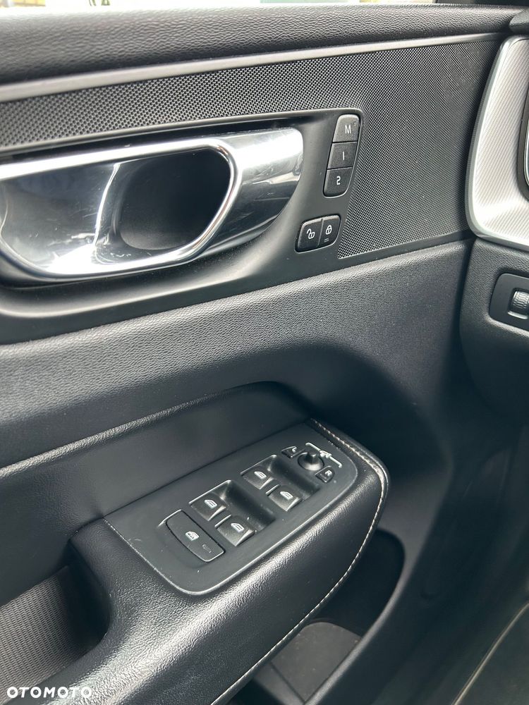 Volvo XC 60 D5 SCR AWD R-Design - 15