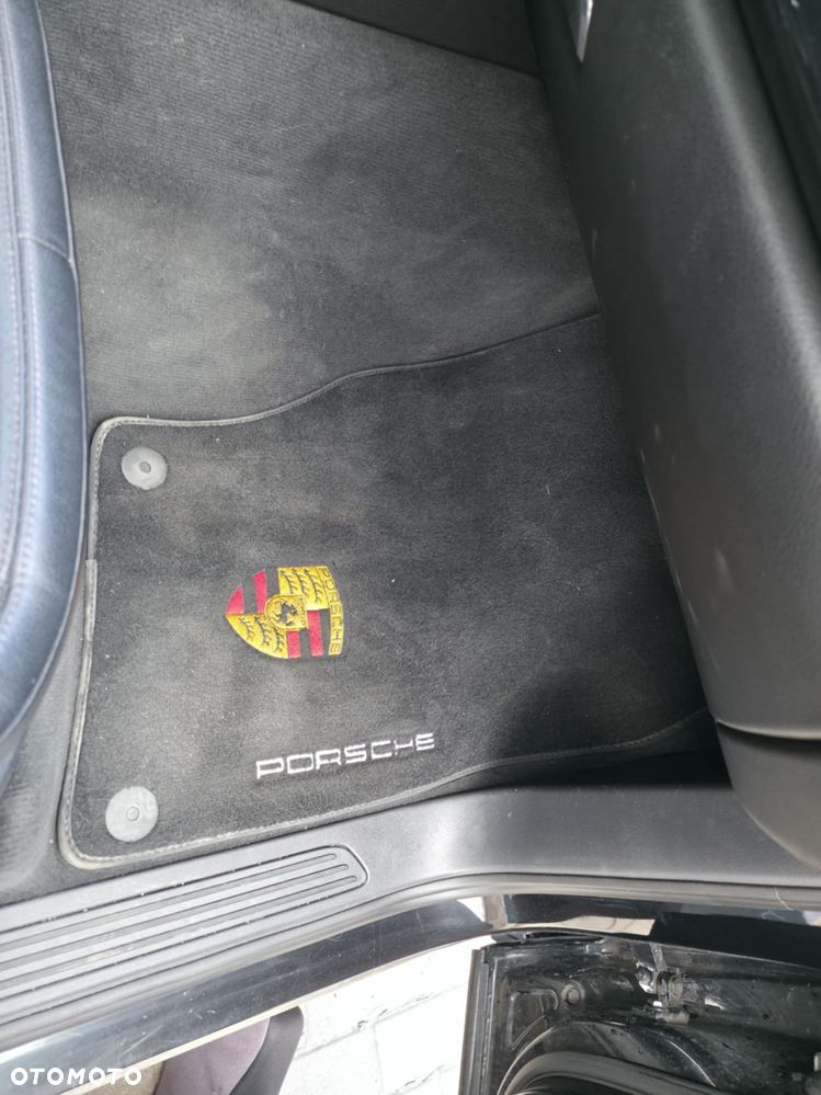 Porsche Cayenne - 30