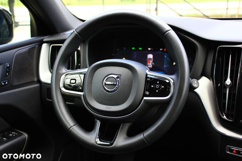 Volvo XC 60 B4 D AWD Plus Dark - 39