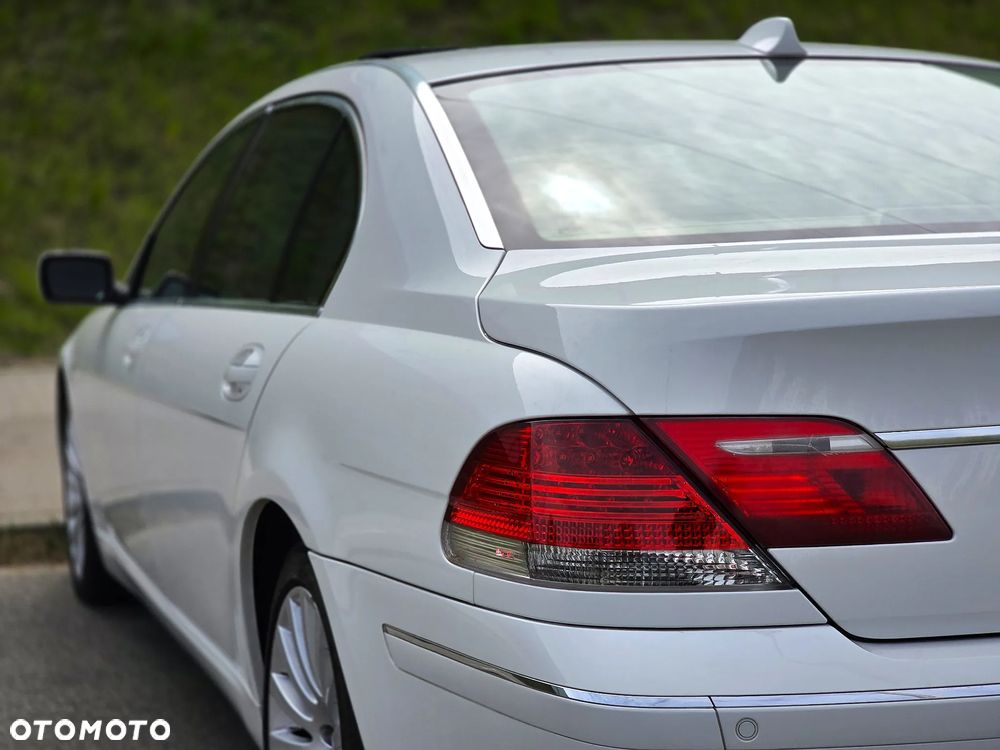 BMW Seria 7 750i L - 32