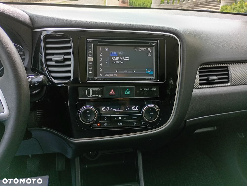 Mitsubishi Outlander 2.0 2WD Inform - 32