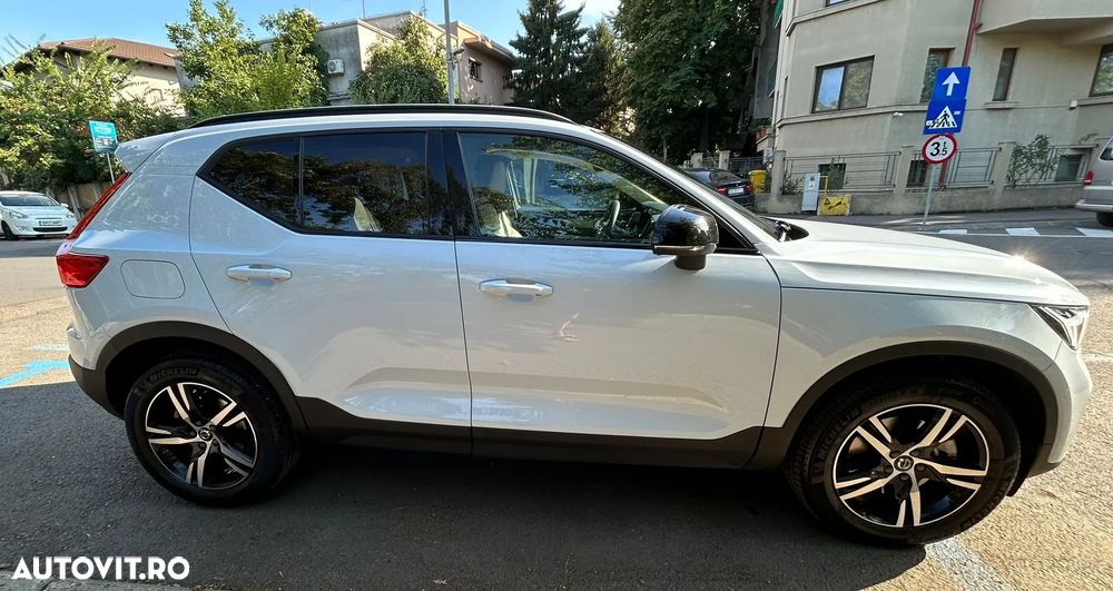 Volvo XC 40 B3 AT FWD MHEV Plus Dark - 4