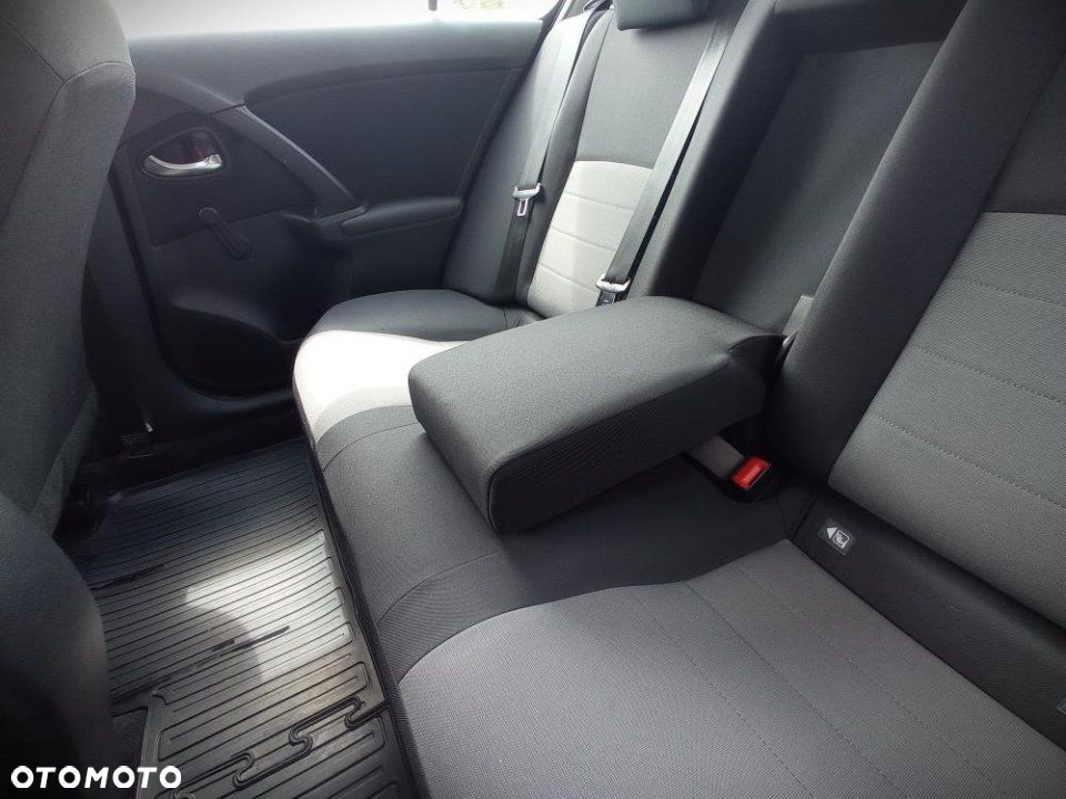 Toyota Avensis - 13