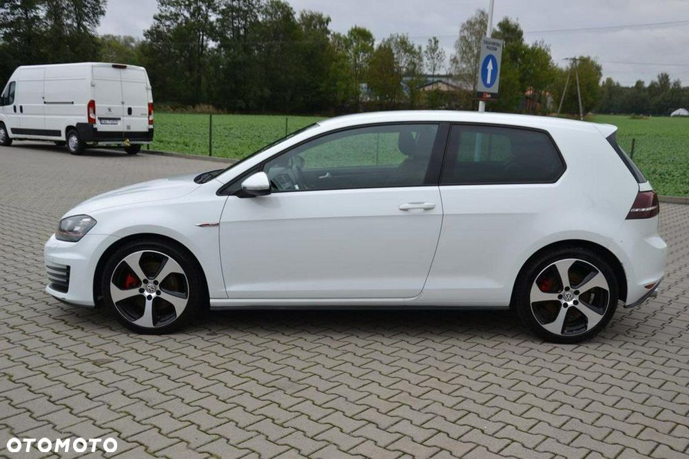Volkswagen Golf - 4