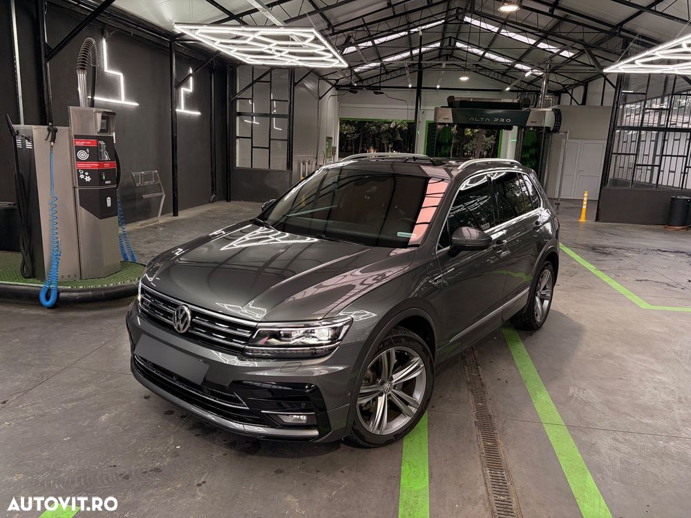 Volkswagen Tiguan - 1