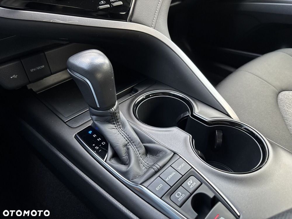 Toyota Camry 2.5 Hybrid Comfort CVT - 18
