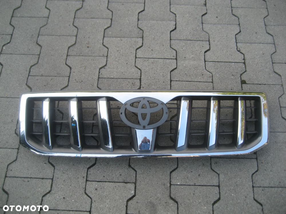 TOYOTA LAND CRUISER 120 ATRAPA grill