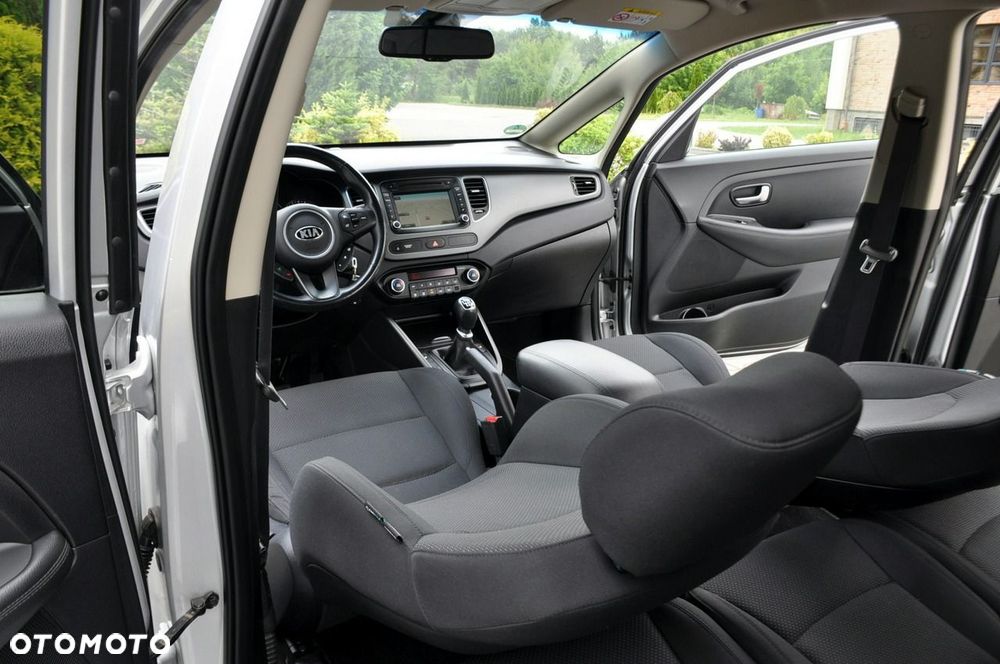 Kia Carens - 28