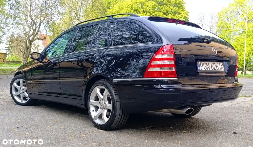 Mercedes-Benz Klasa C 180 Kompressor Automatik Avantgarde Sport Edition - 4