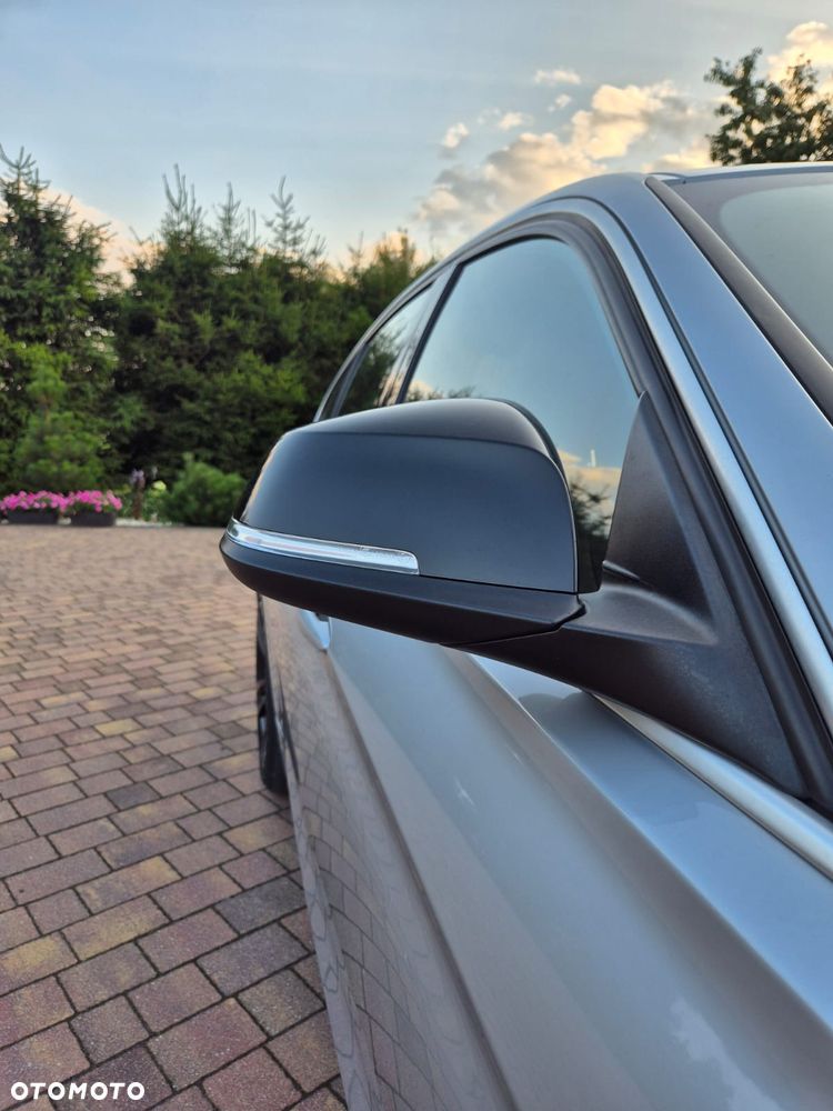 BMW Seria 3 335i xDrive Sport Line - 12