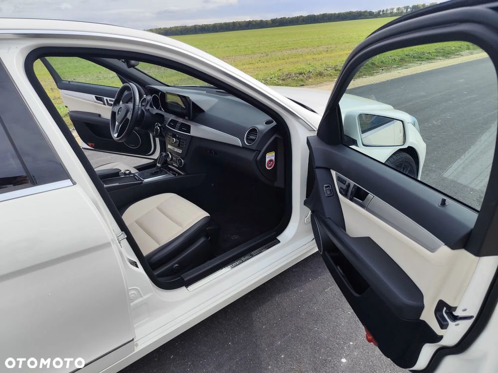Mercedes-Benz Klasa C 350 BlueEff Avantgarde - 22