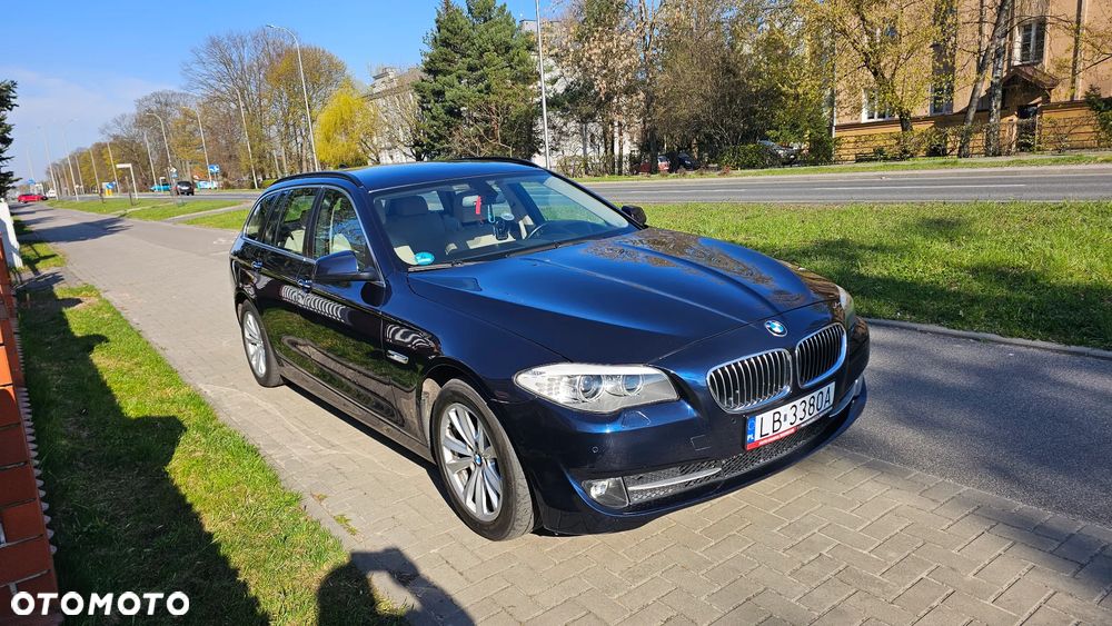 BMW Seria 5 525d xDrive - 4