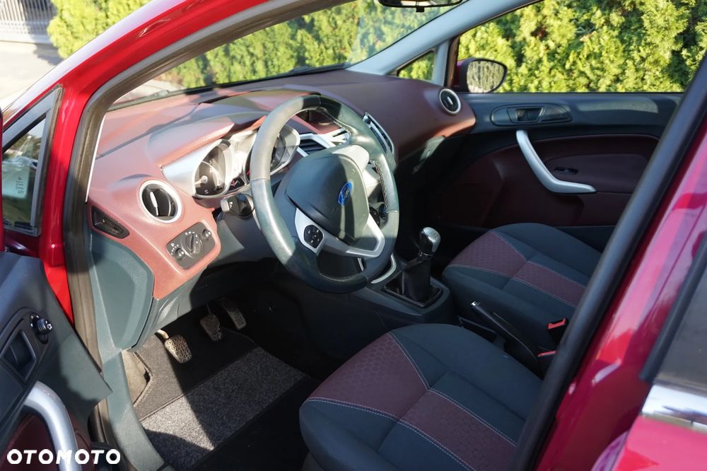 Ford Fiesta 1.25 Ghia - 23
