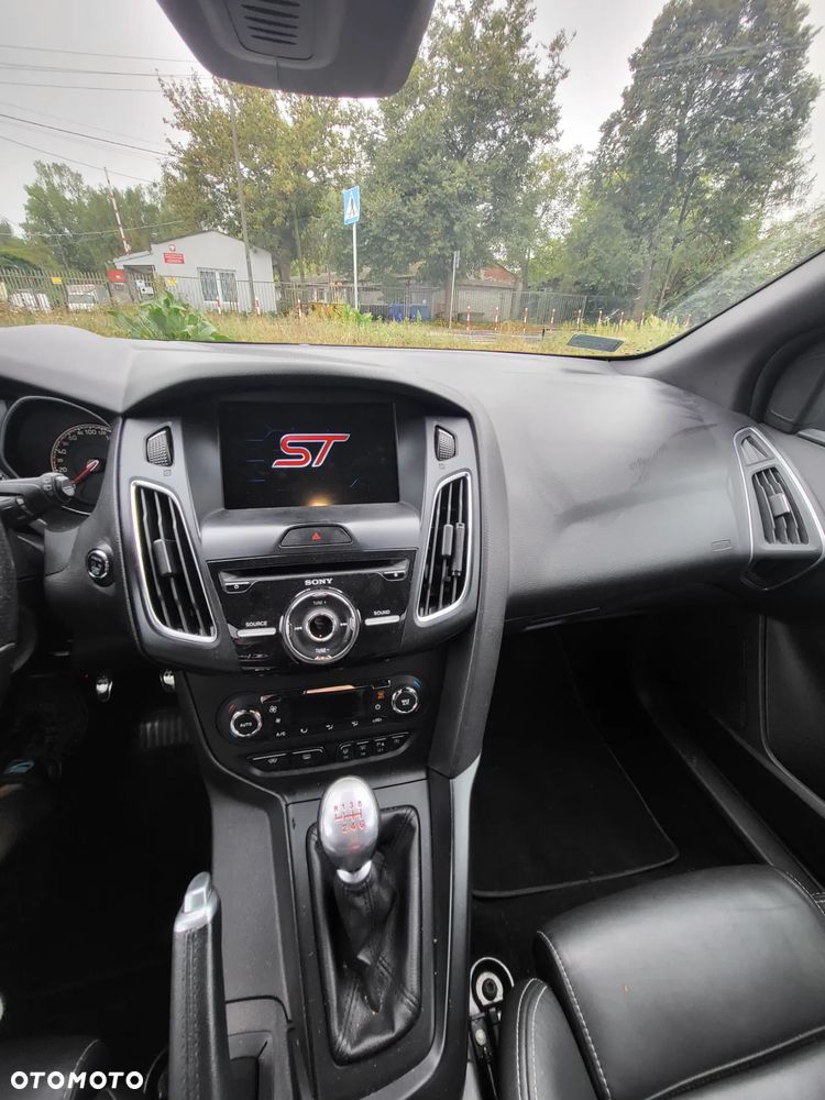 Ford Focus 2.0 EcoBoost ST - 9