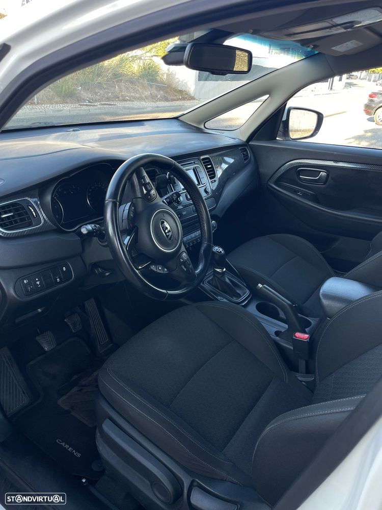 Kia Carens - 9