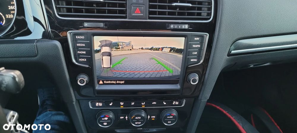 Volkswagen Golf - 28