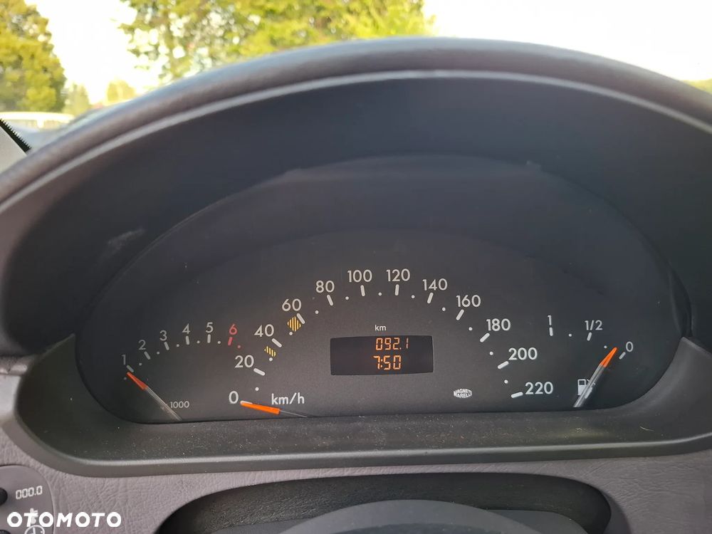 Mercedes-Benz CLA - 4