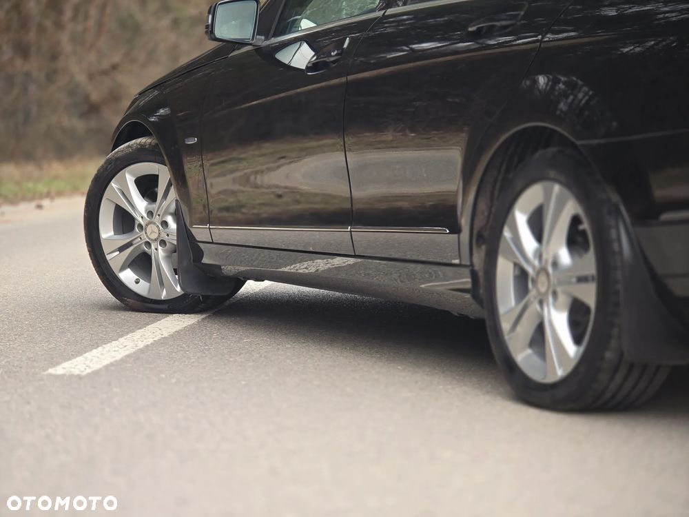 Mercedes-Benz Klasa C 180 CGI Automatik BlueEFFICIENCY Avantgarde - 36