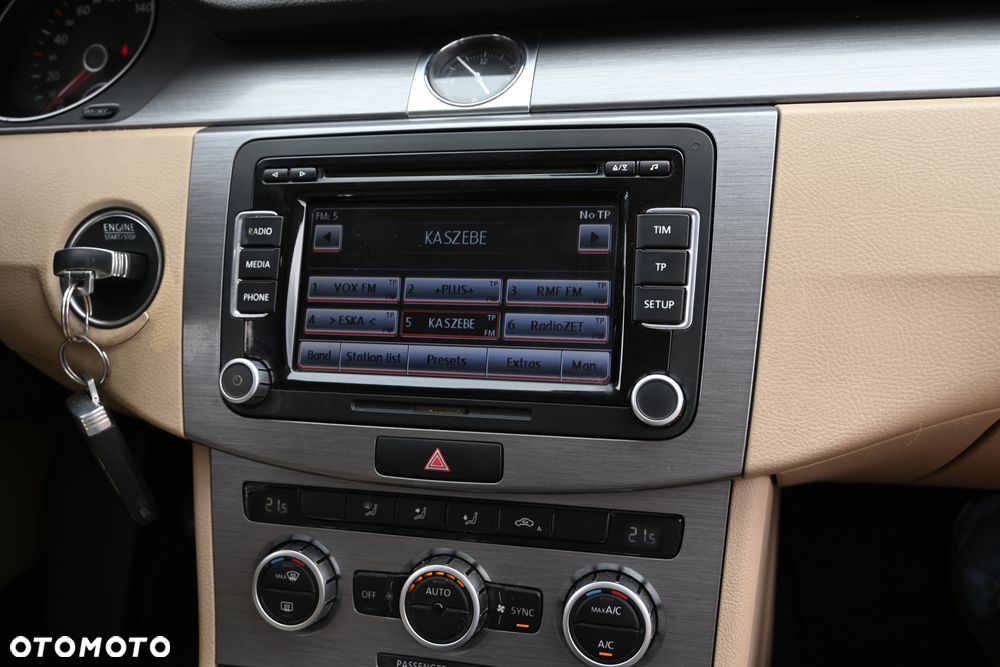 Volkswagen Passat 2.0 TDI Highline - 26