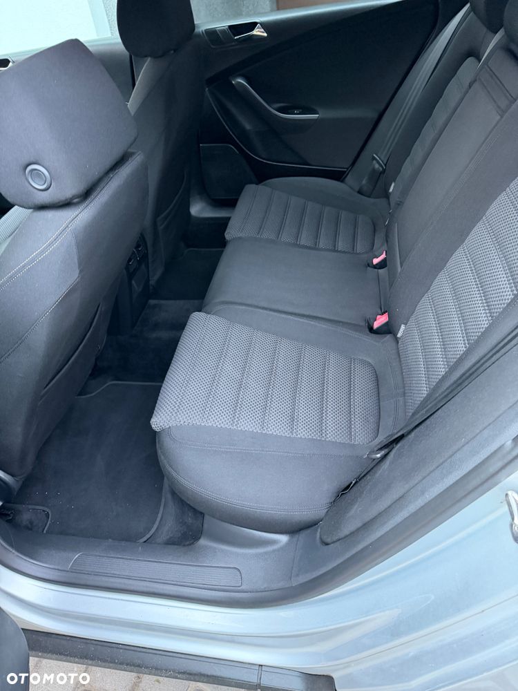 Volkswagen Passat - 22