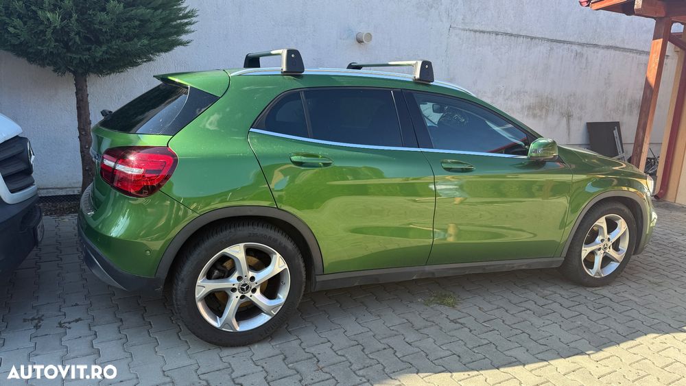 Mercedes-Benz GLA 220 d 4MATIC 7G-DCT - 12