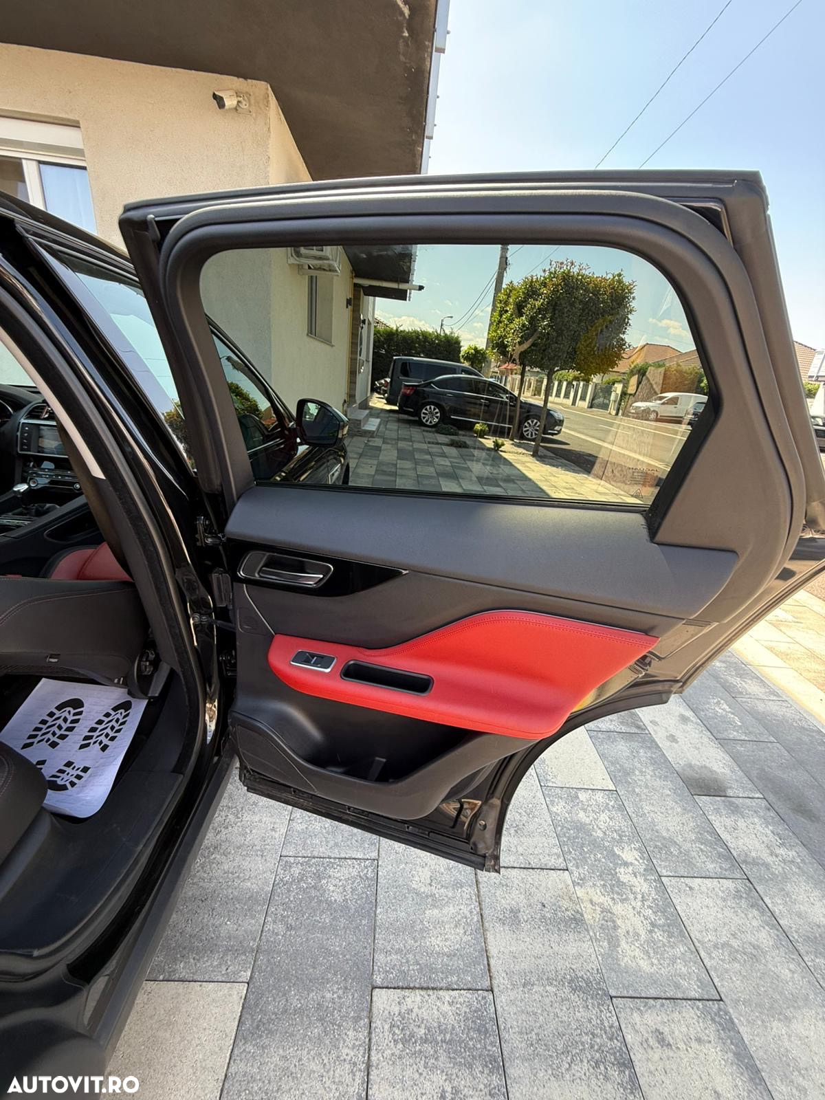 Jaguar F-Pace 20d AWD R-Sport - 17