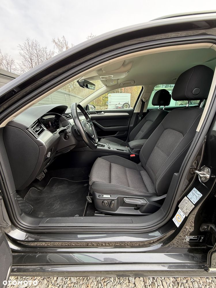 Volkswagen Passat - 8