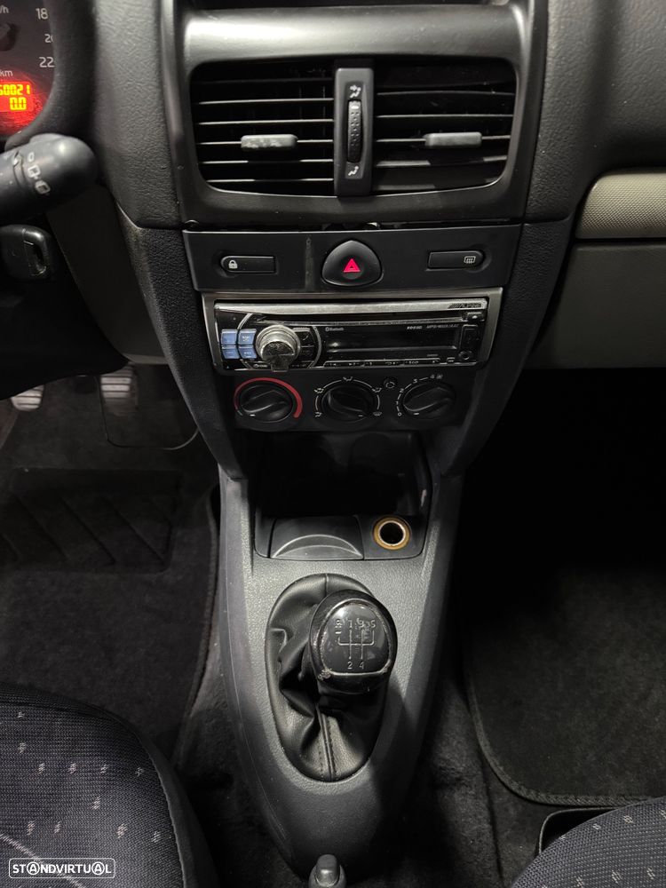 Renault Clio 1.2 16V Confort Dynamique - 23