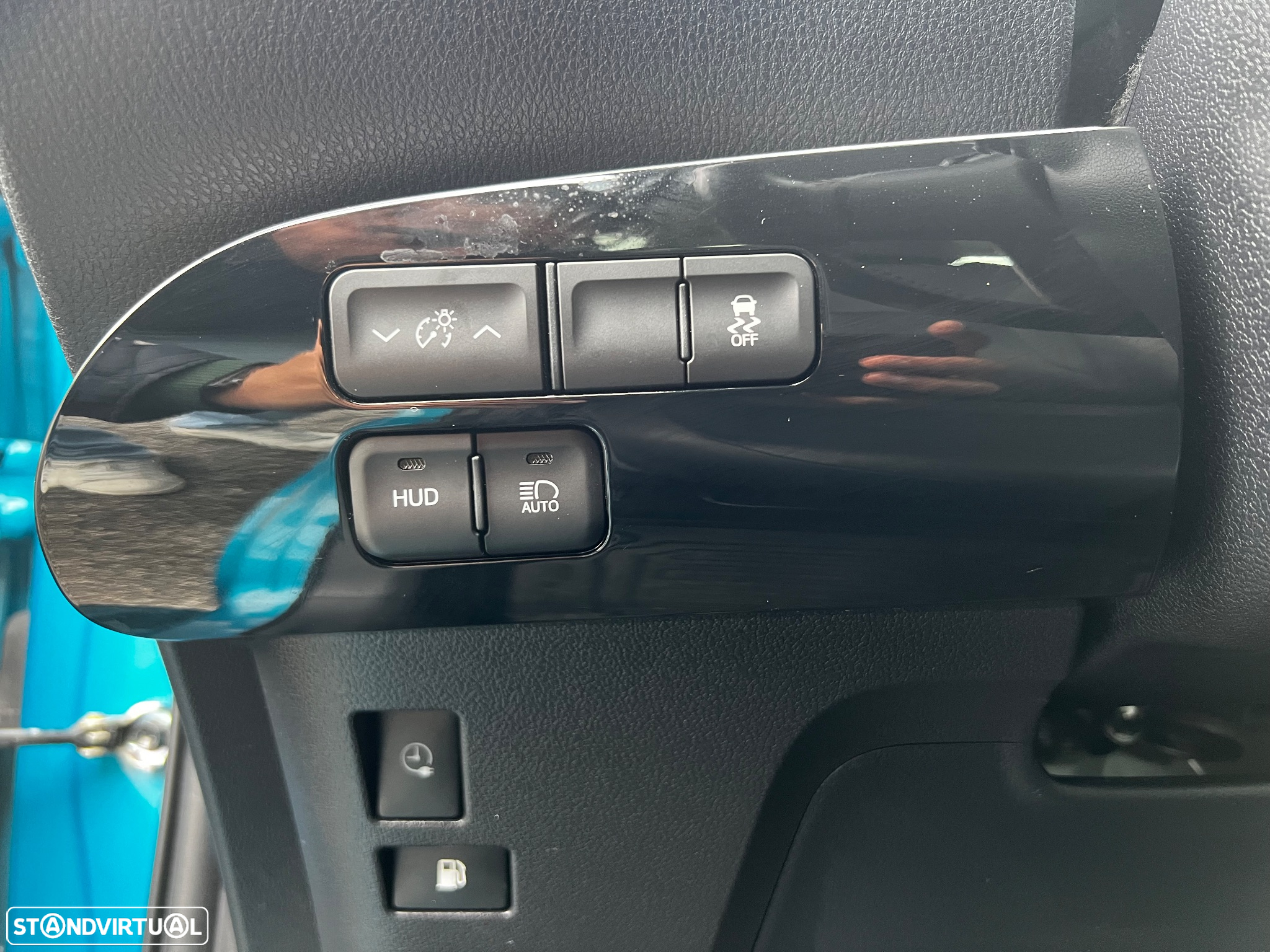 Toyota Prius 1.8 Plug-In Luxury Pele - 14
