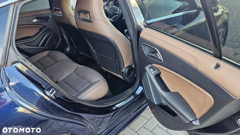 Mercedes-Benz CLA 180 AMG Line - 23