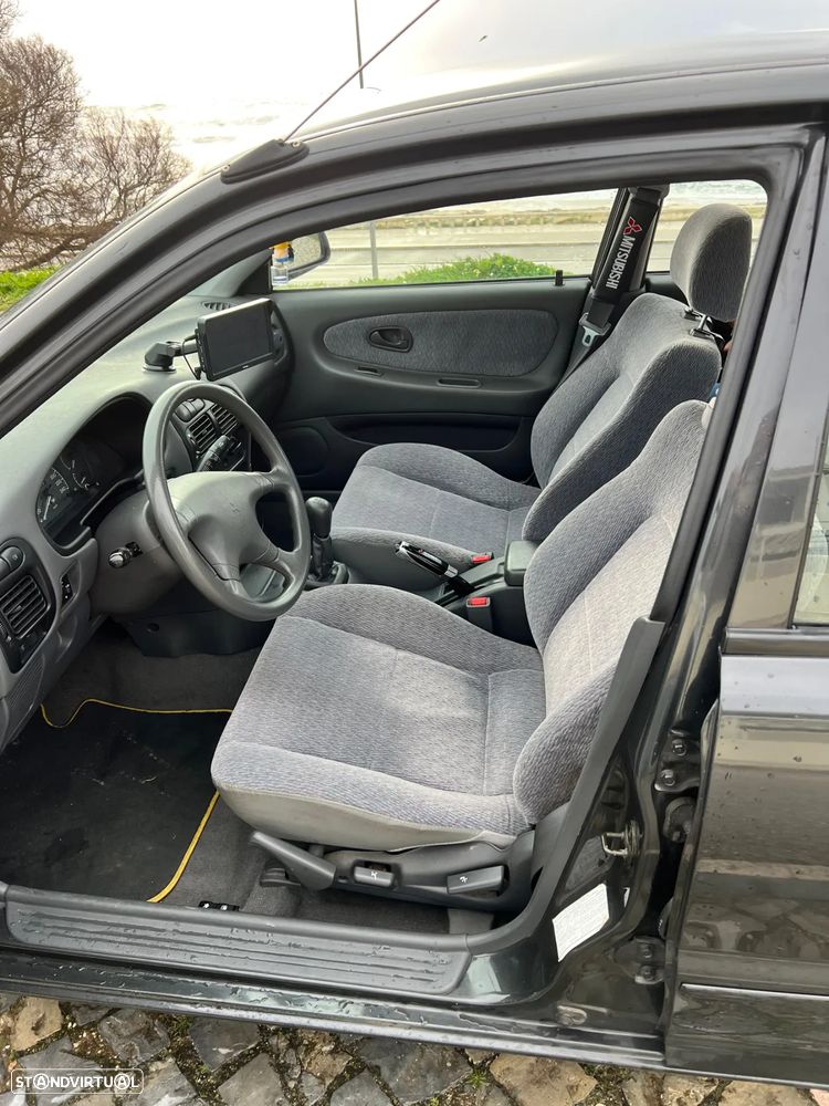 Mitsubishi Lancer 1300 GLXi - 12