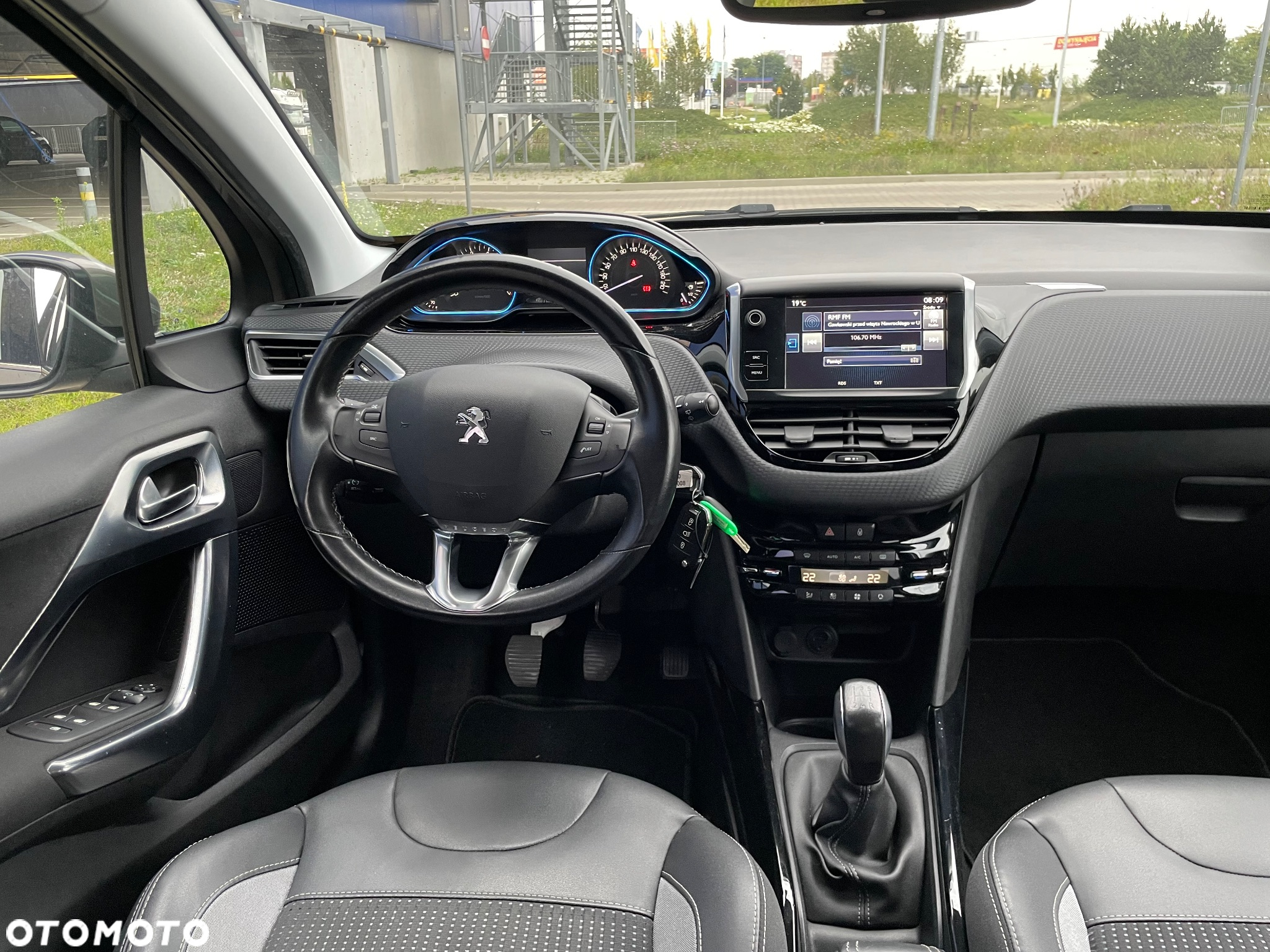 Peugeot 2008 1.2 Pure Tech Allure S&S - 16