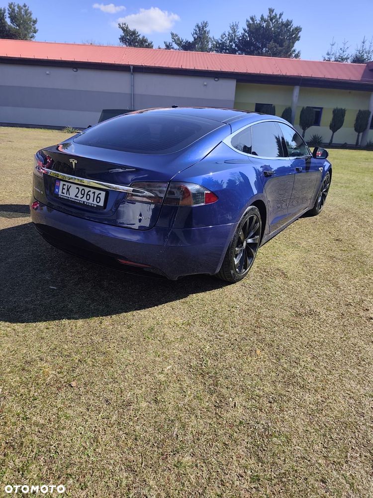 Tesla Model S - 7