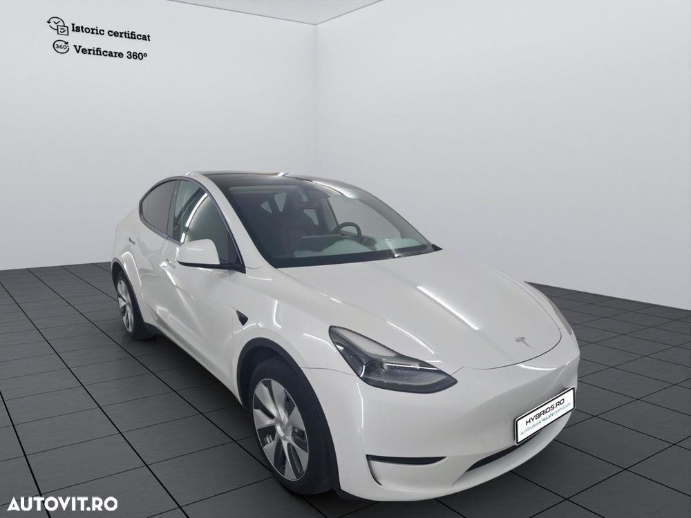 Tesla Model Y - 3
