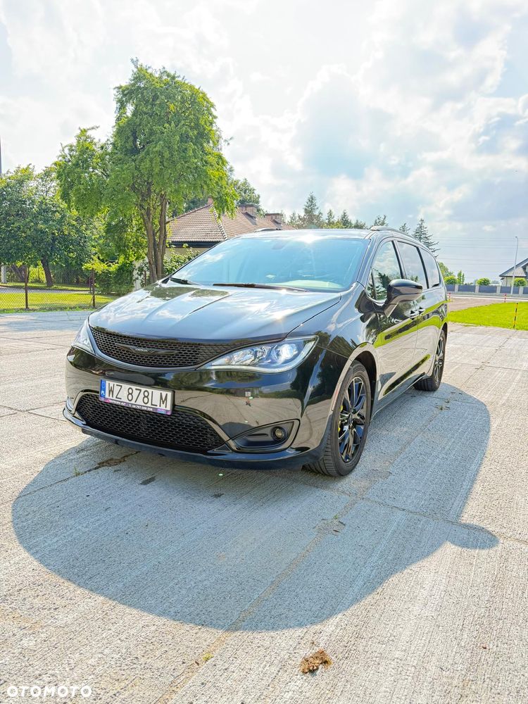 Chrysler Pacifica - 2