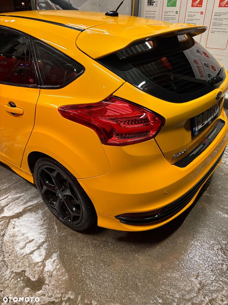 Ford Focus 2.0 EcoBoost ST - 8